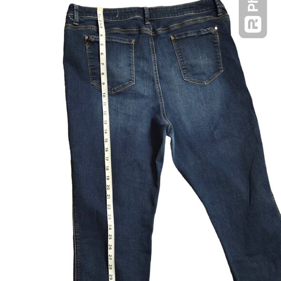 The‎ Platinum Crop by Chico's 2.5 Denim Pant - Picture 4 of 7
